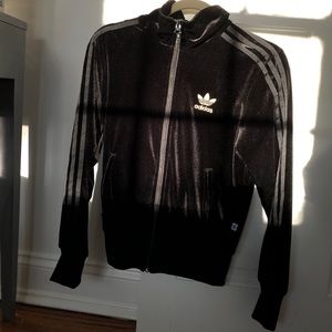 Black adidas sweater, causal and a relaxed shape